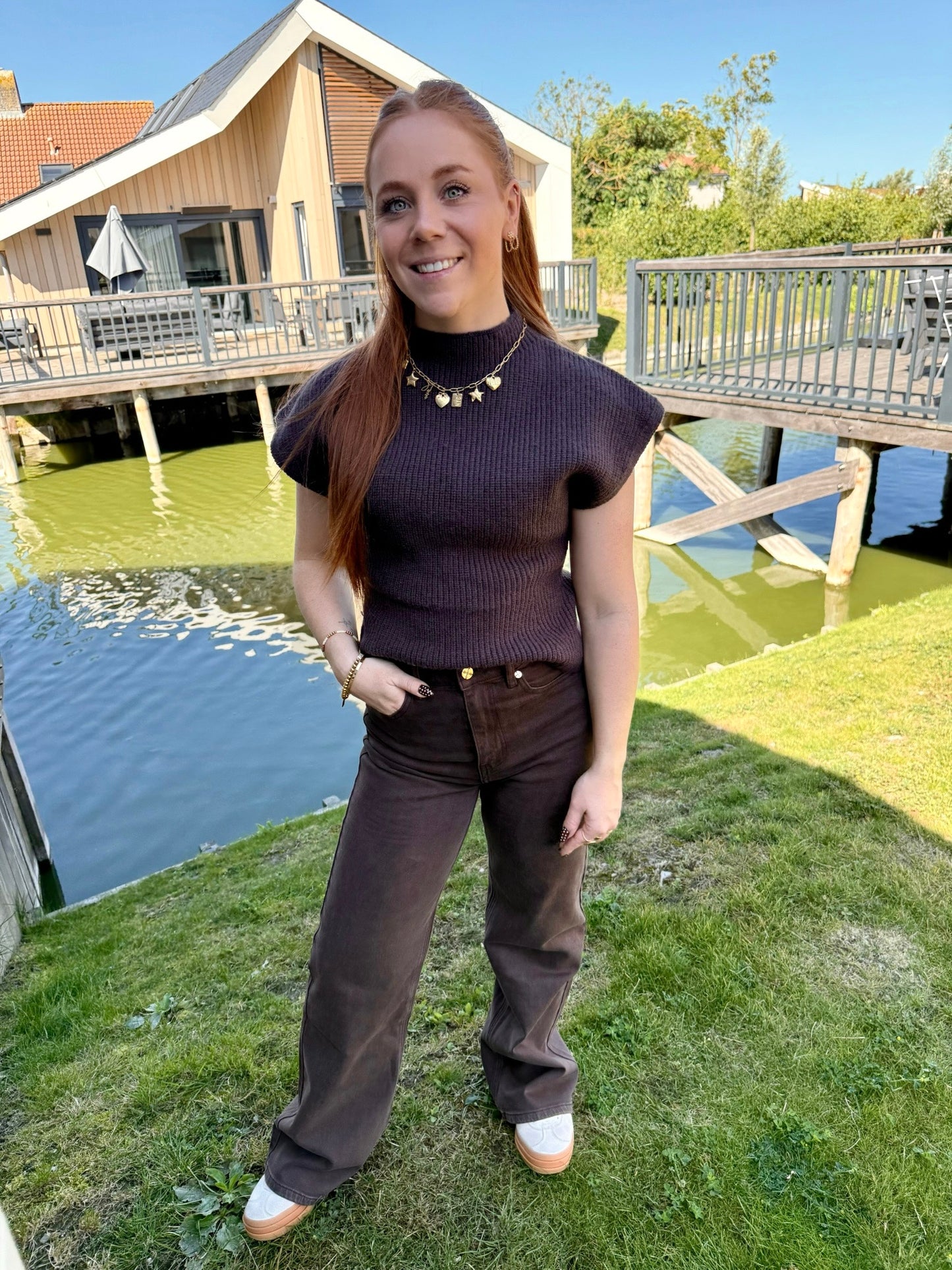 Wide leg jeans brown