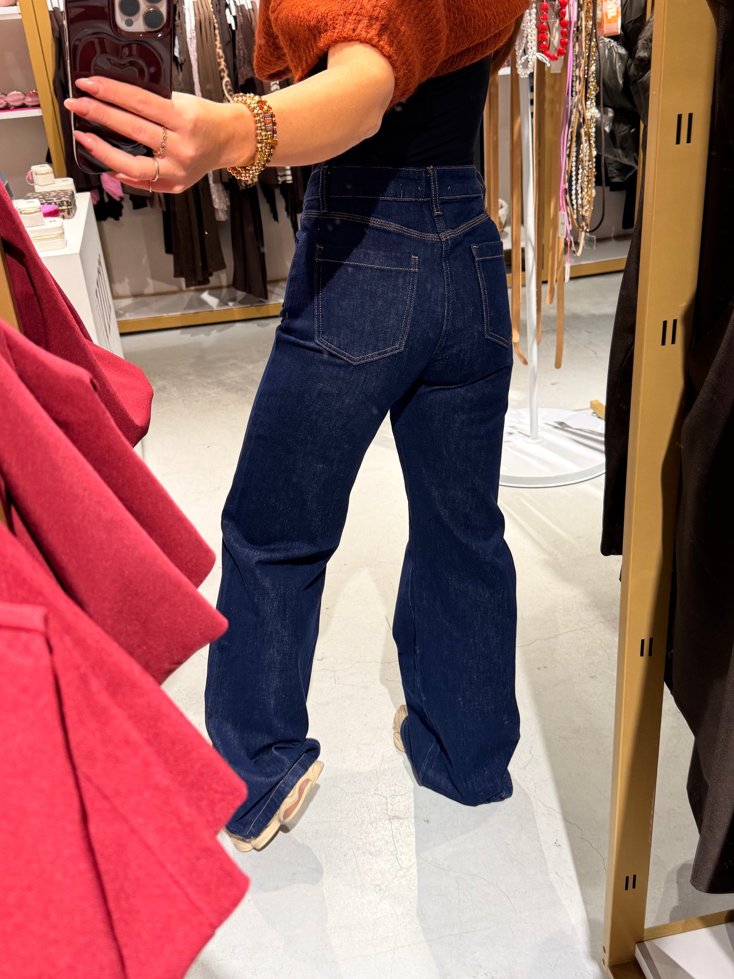Pockets dark denim jeans