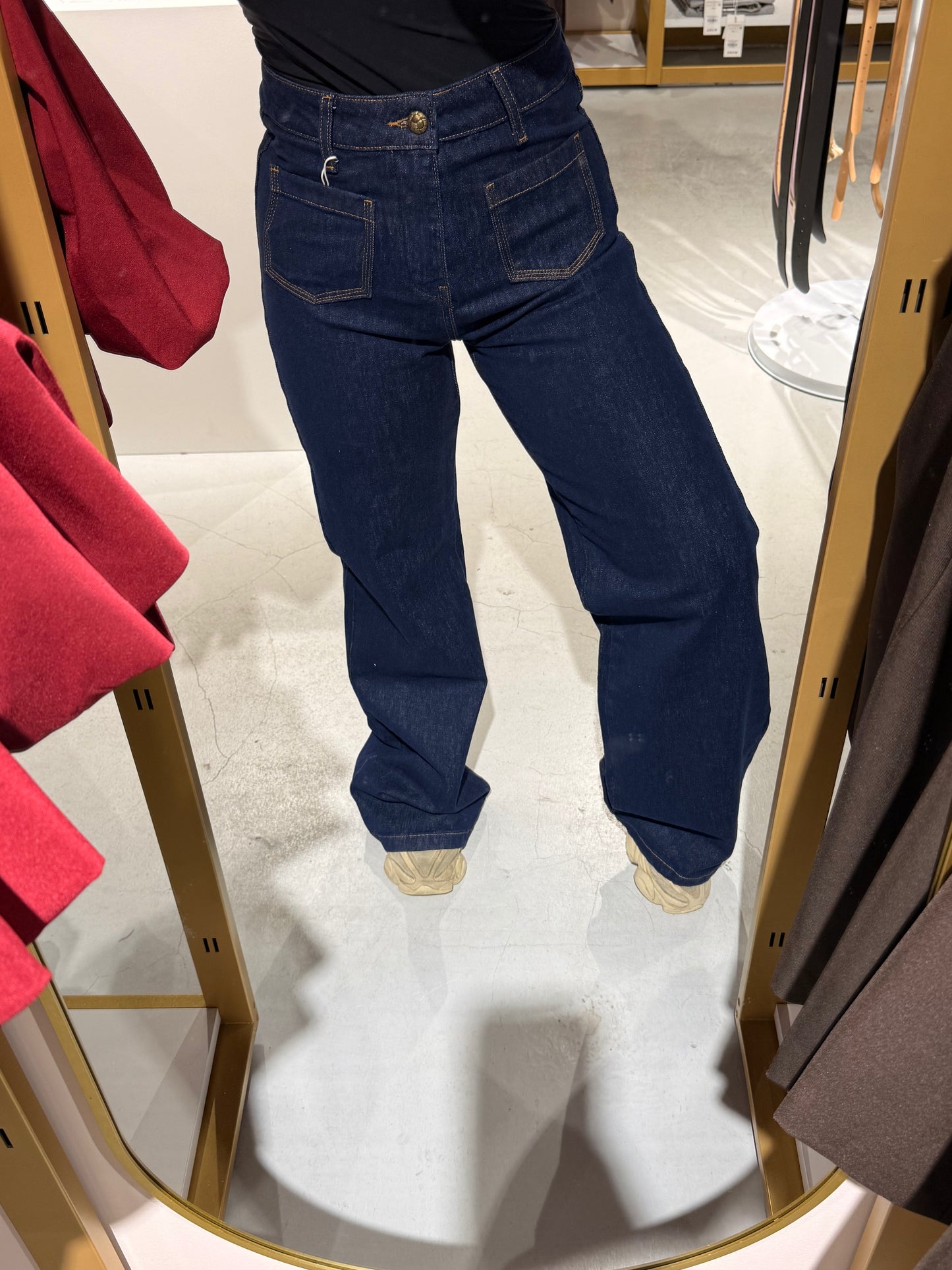 Pockets dark denim jeans