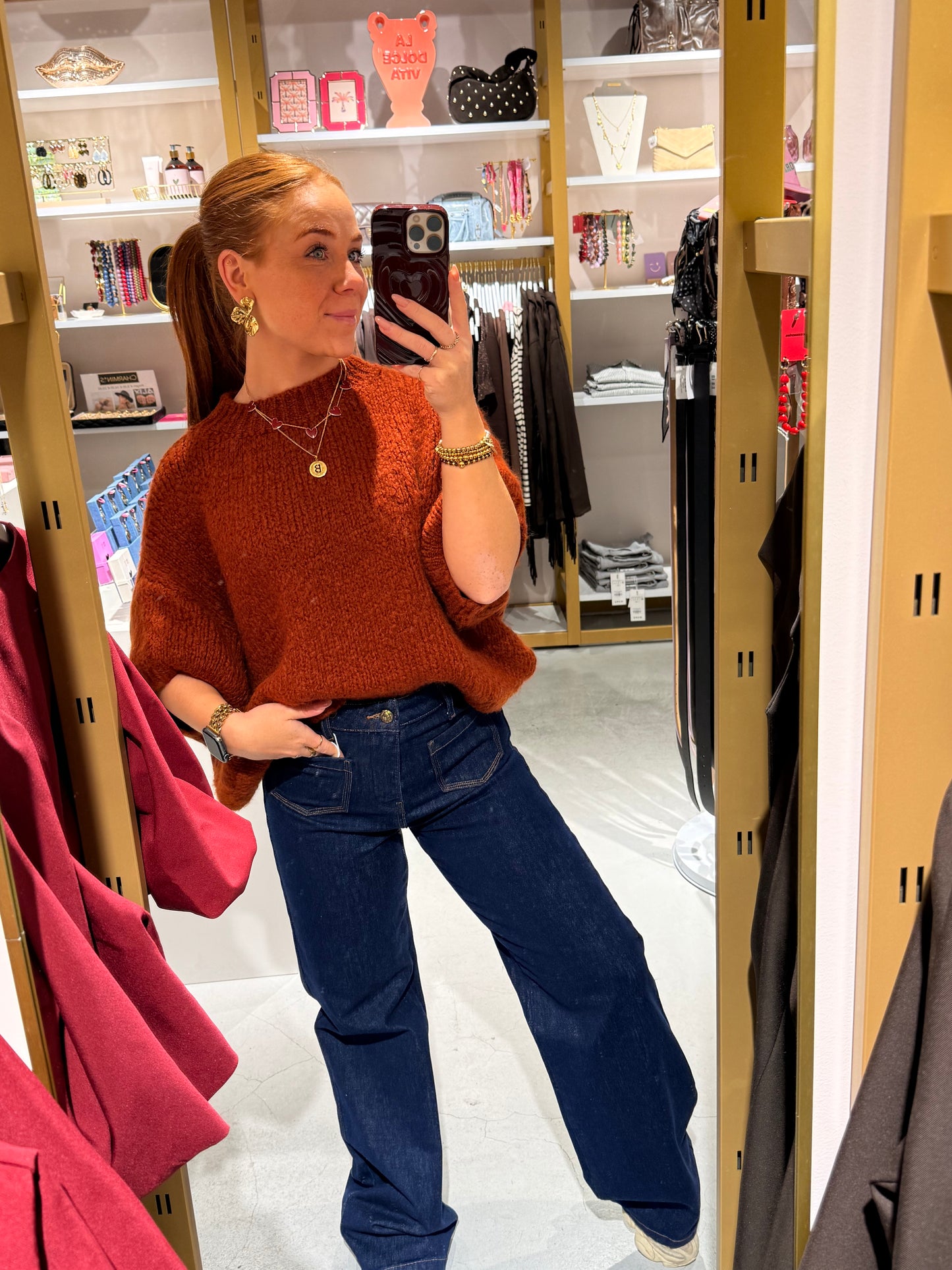 Pockets dark denim jeans