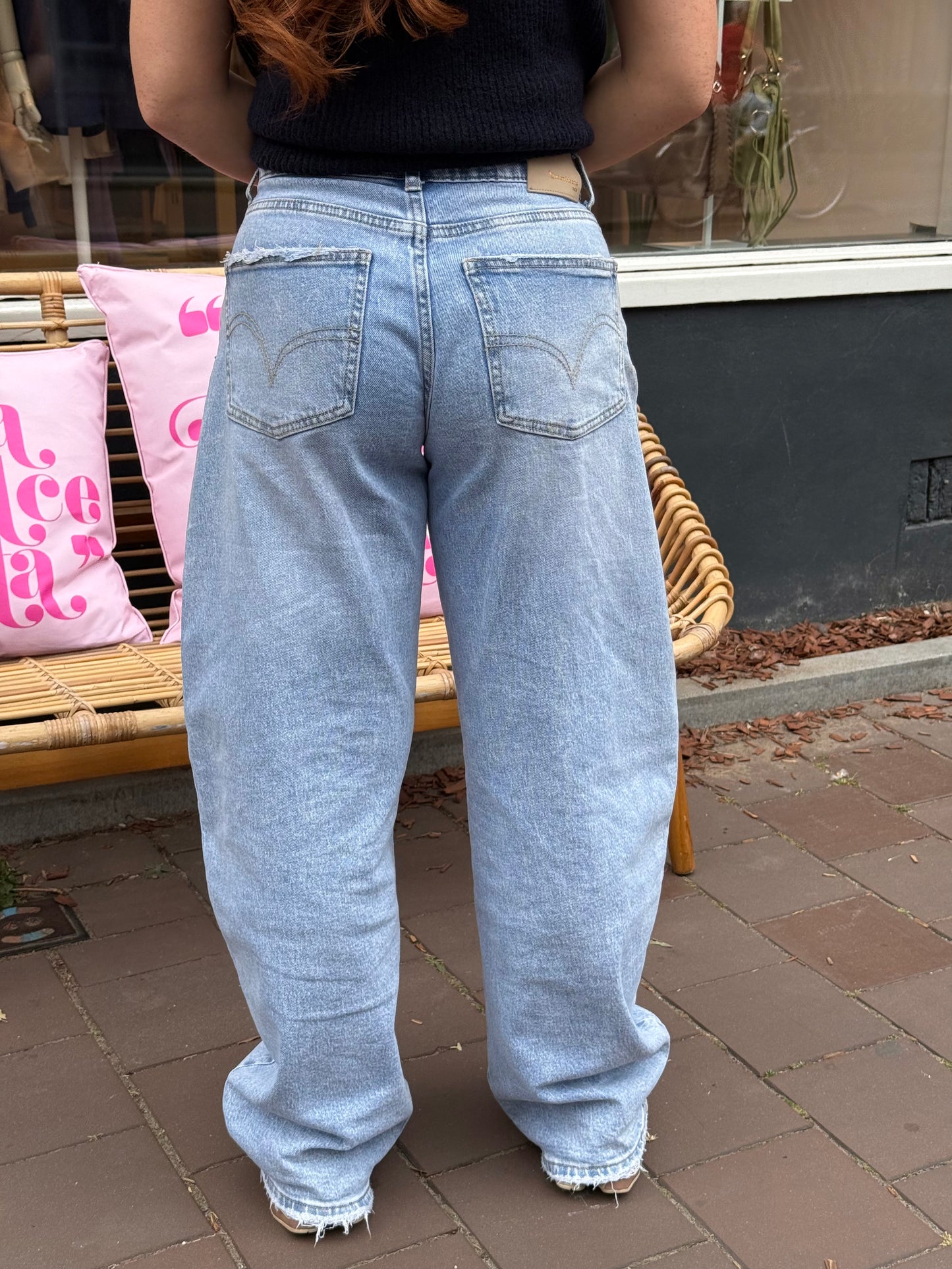 Barrel light denim jeans