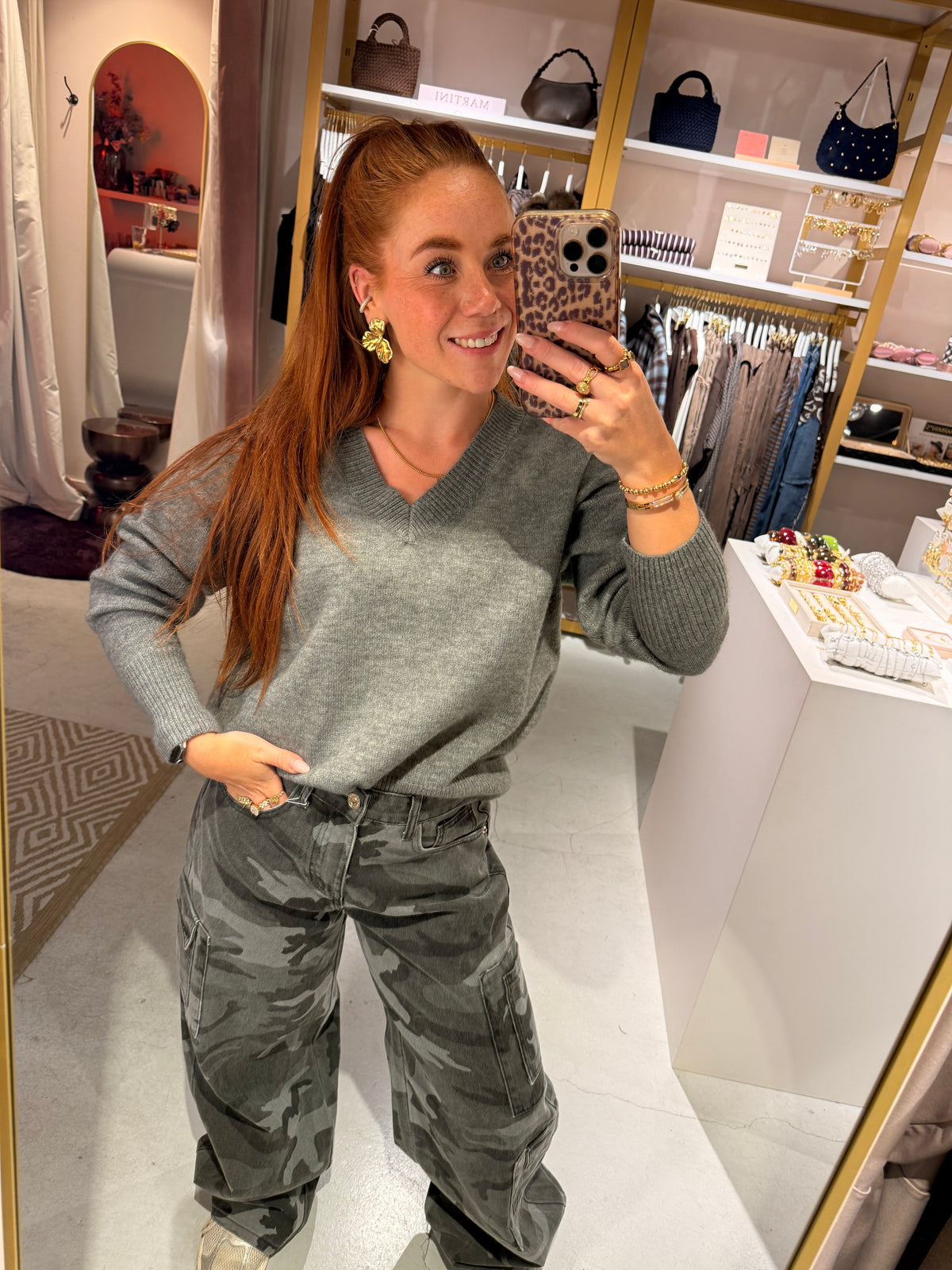 Knitted sweat v-hals grey