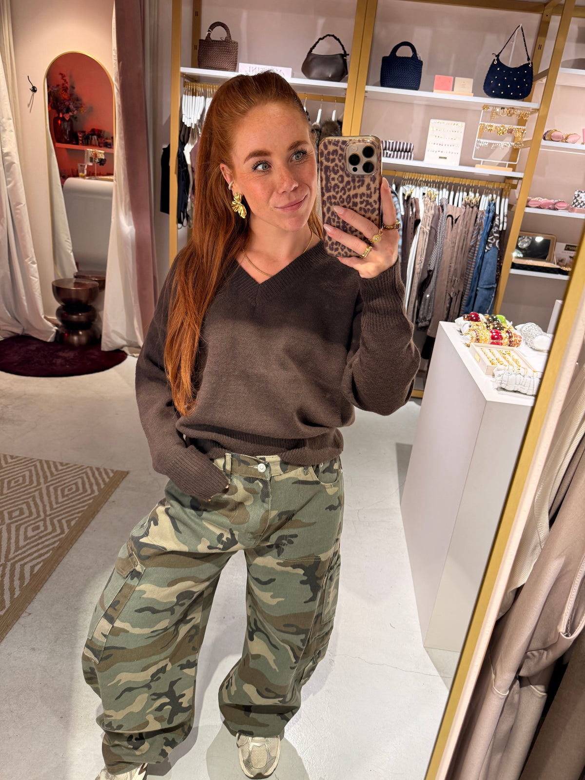Knitted sweat v-hals brown