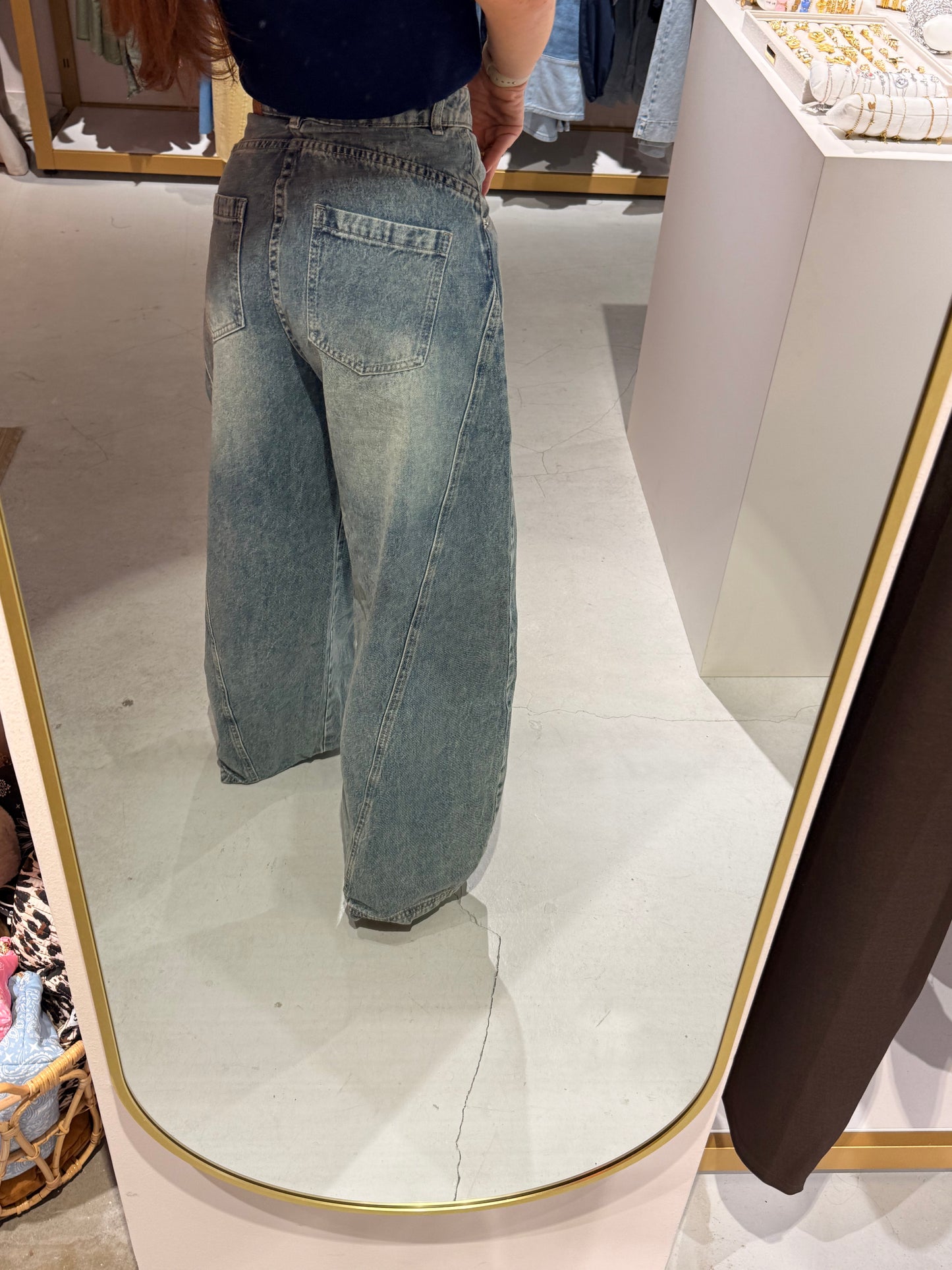 Dark contour jeans