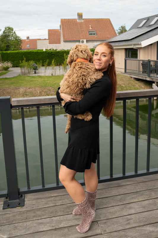 Ribbed ruffle dress zwart