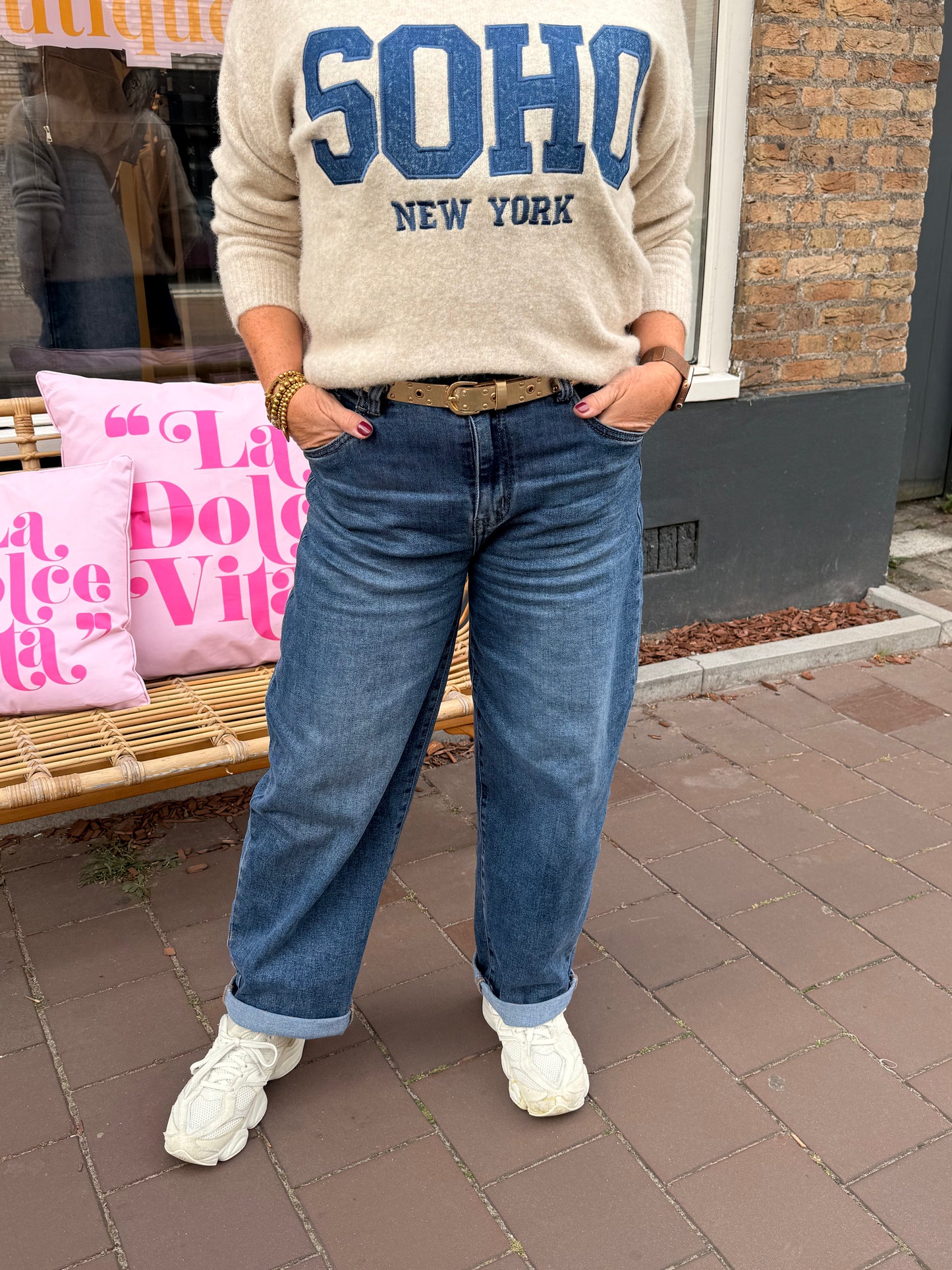 Barrel dark denim jeans