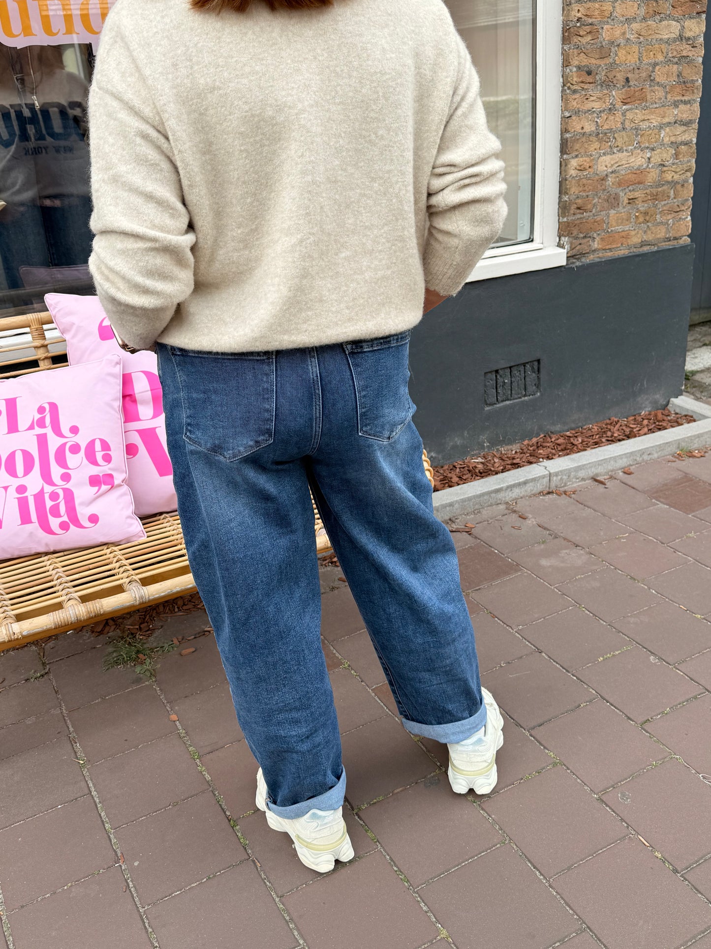 Barrel dark denim jeans