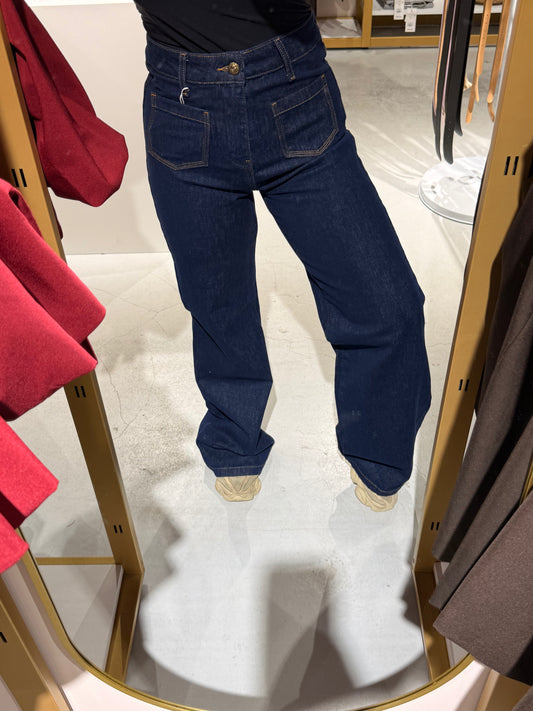Pockets dark denim jeans