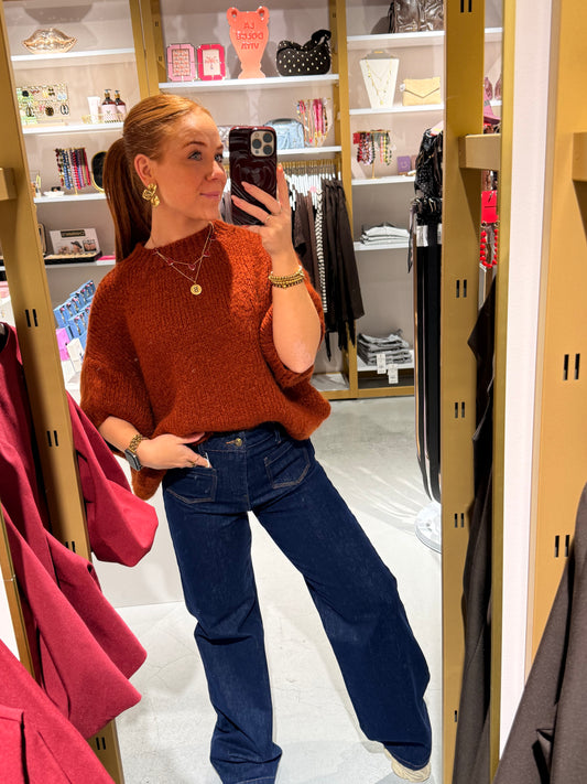 Pockets dark denim jeans