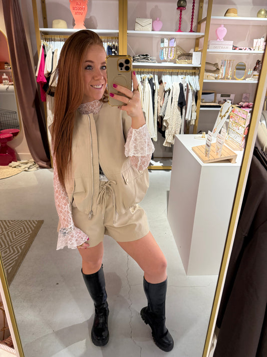 Short beige ambika