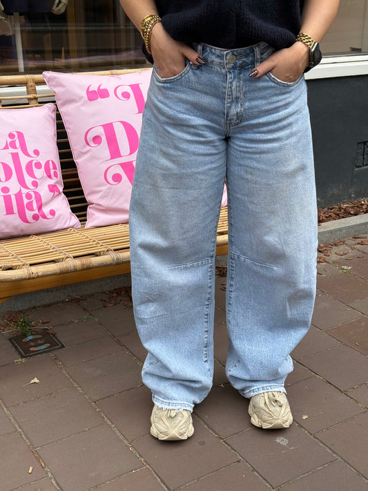 Barrel light denim jeans