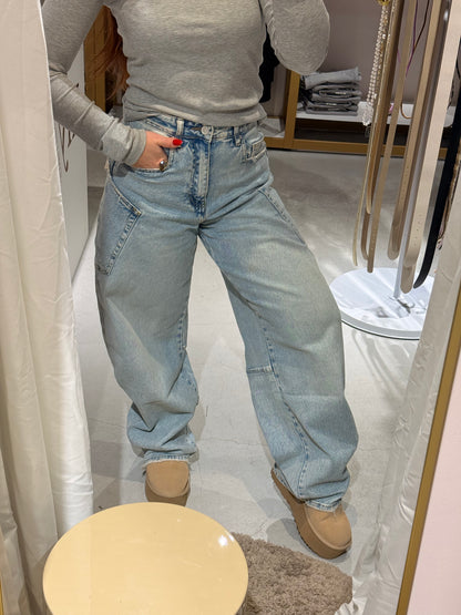 Barrel jeans pockets