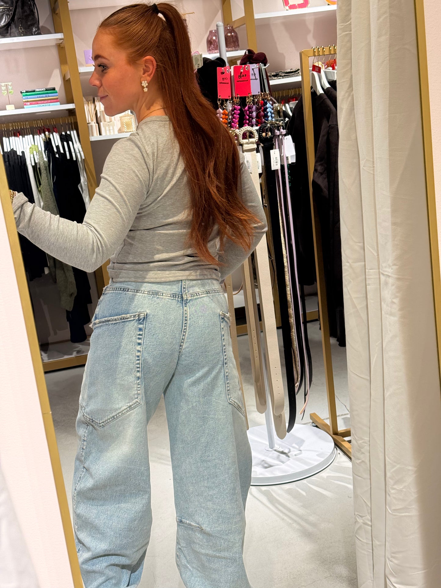 Barrel jeans pockets