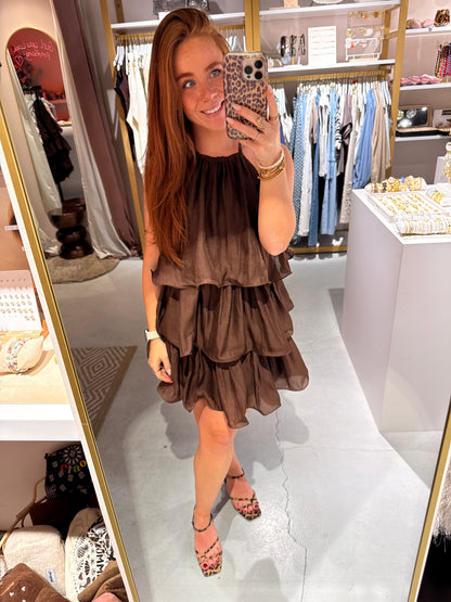 Halterjurk layers brown