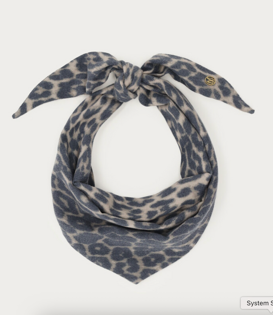 Scarf triangle leopard